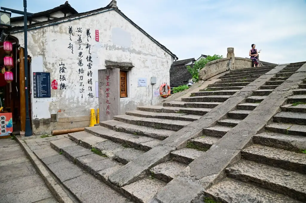 重庆文旅IP衍生品开发中的文创设计工艺与材质选择正文配图 1